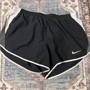 Women’s Nike shorts size large